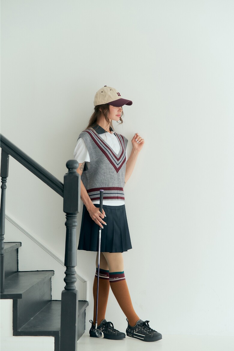 민소매 모델 착용 이미지-S1L18