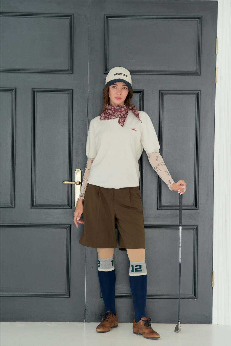 반팔 티셔츠 모델 착용 이미지-S1L2