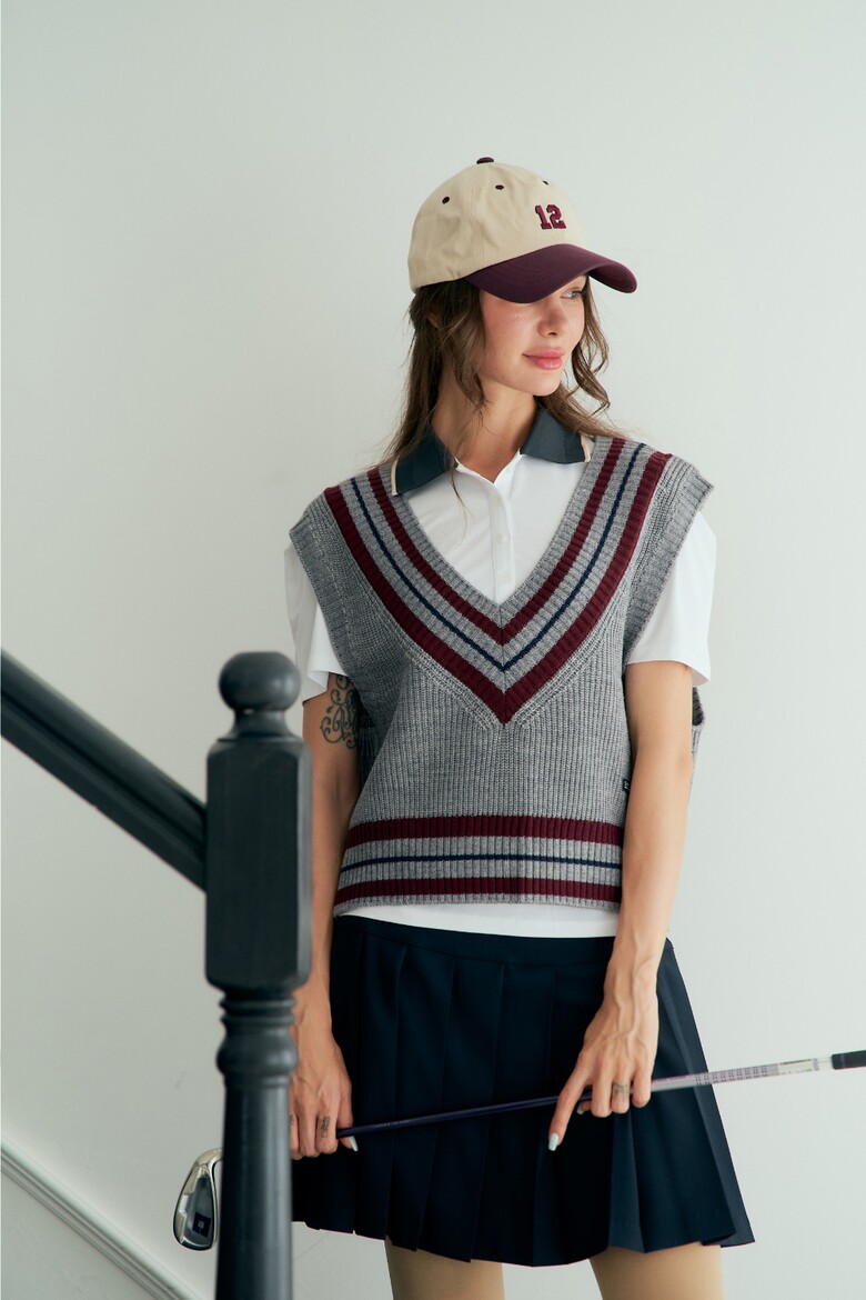 민소매 모델 착용 이미지-S1L3