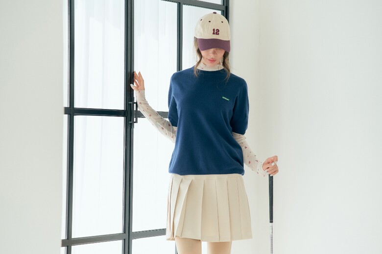 반팔 티셔츠 모델 착용 이미지-S1L6