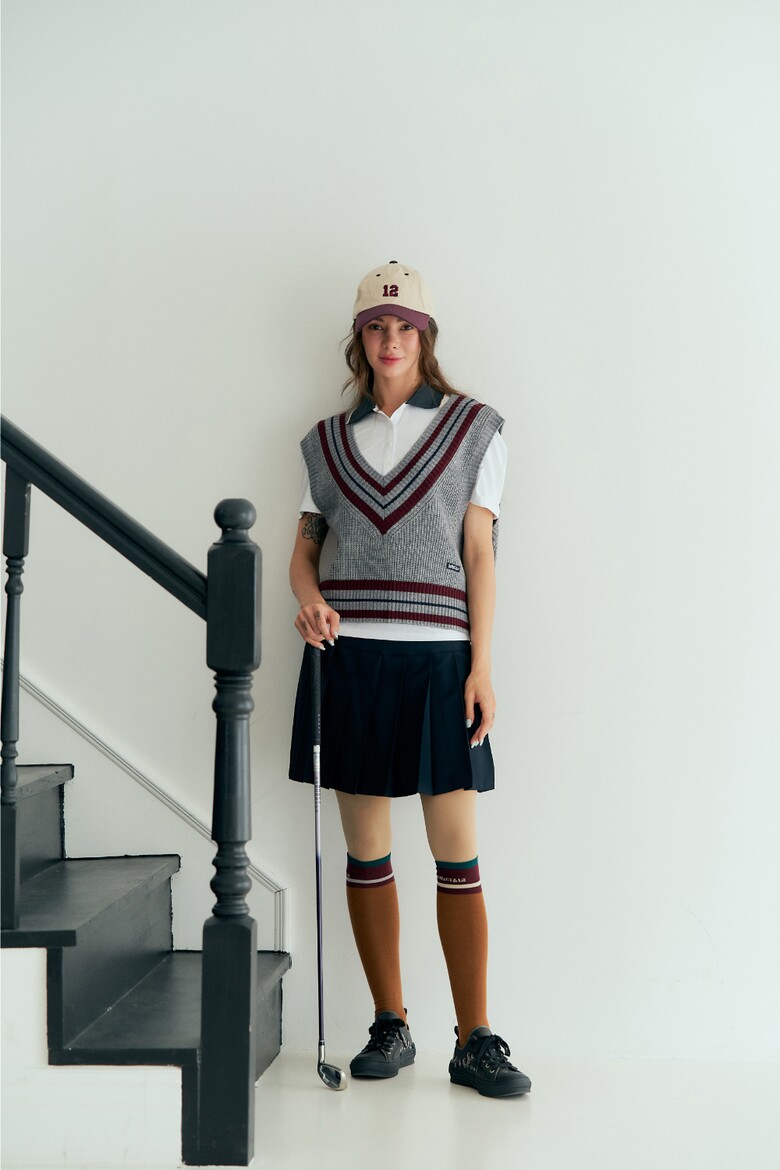 민소매 모델 착용 이미지-S1L7