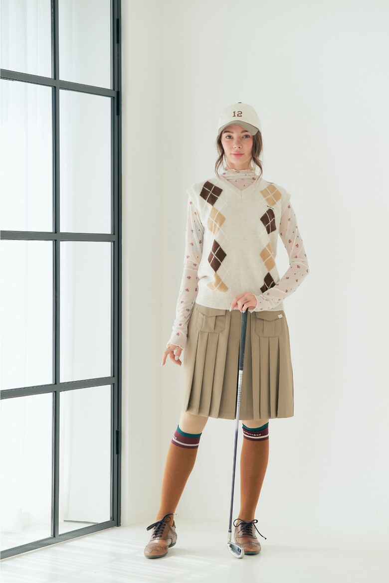 민소매 모델 착용 이미지-S1L4