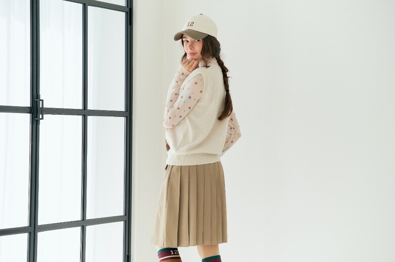 민소매 모델 착용 이미지-S1L16