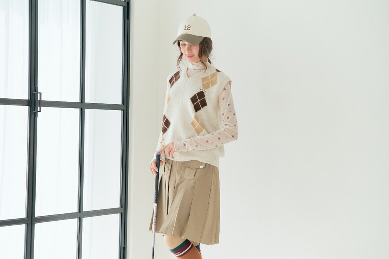 민소매 모델 착용 이미지-S1L17