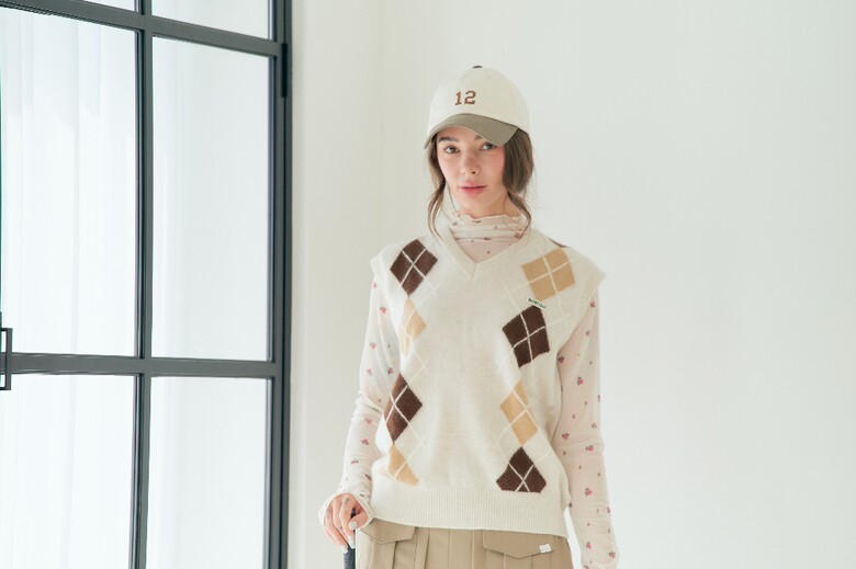 민소매 모델 착용 이미지-S1L14