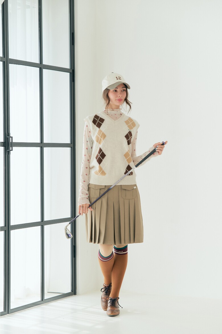 민소매 모델 착용 이미지-S1L2