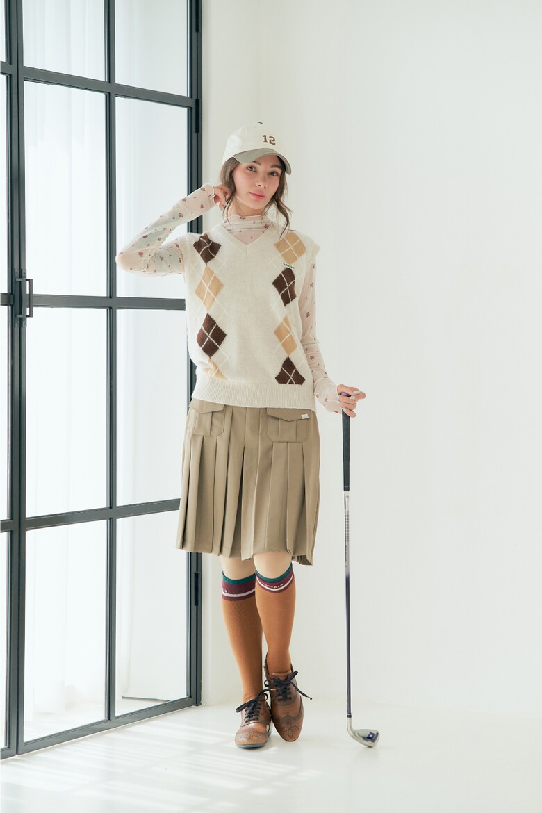 민소매 모델 착용 이미지-S1L5