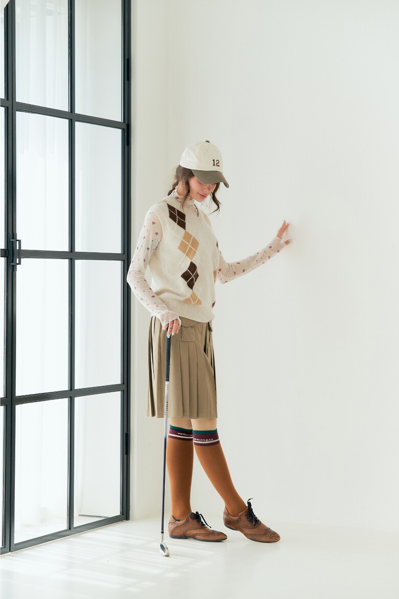 민소매 모델 착용 이미지-S1L24