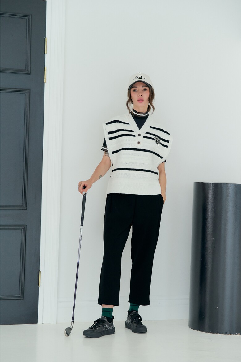 반팔 티셔츠 모델 착용 이미지-S1L4