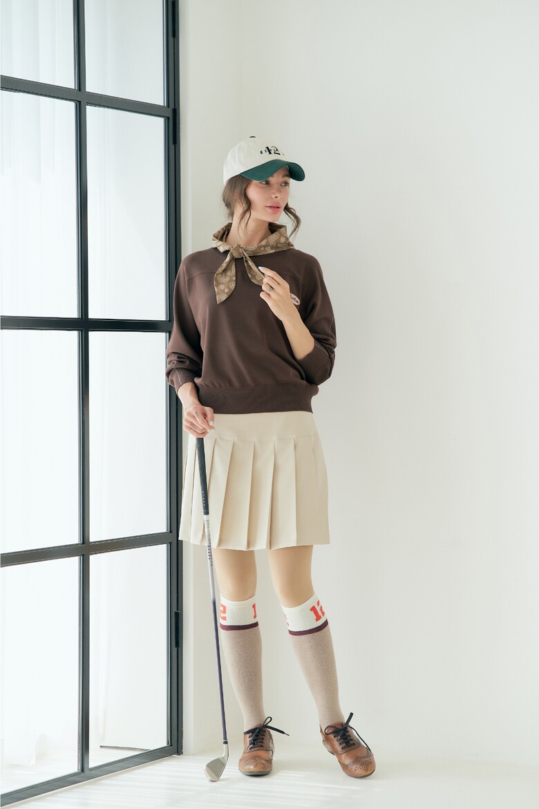 긴팔 티셔츠 모델 착용 이미지-S1L6