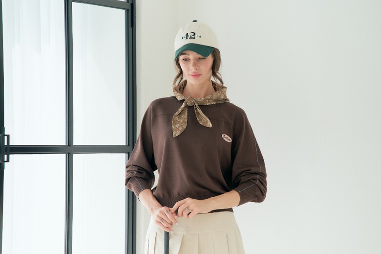 긴팔 티셔츠 모델 착용 이미지-S1L5