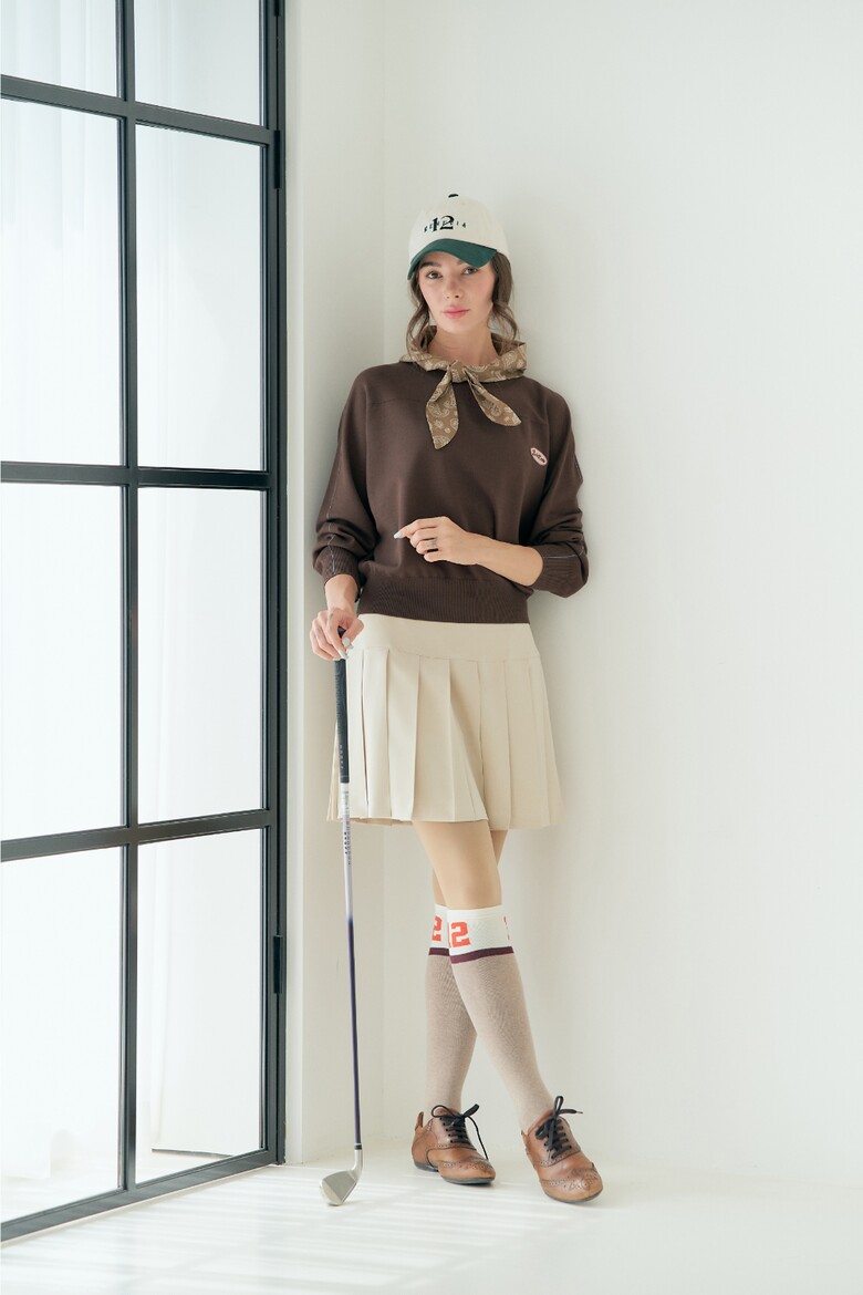 긴팔 티셔츠 모델 착용 이미지-S1L9