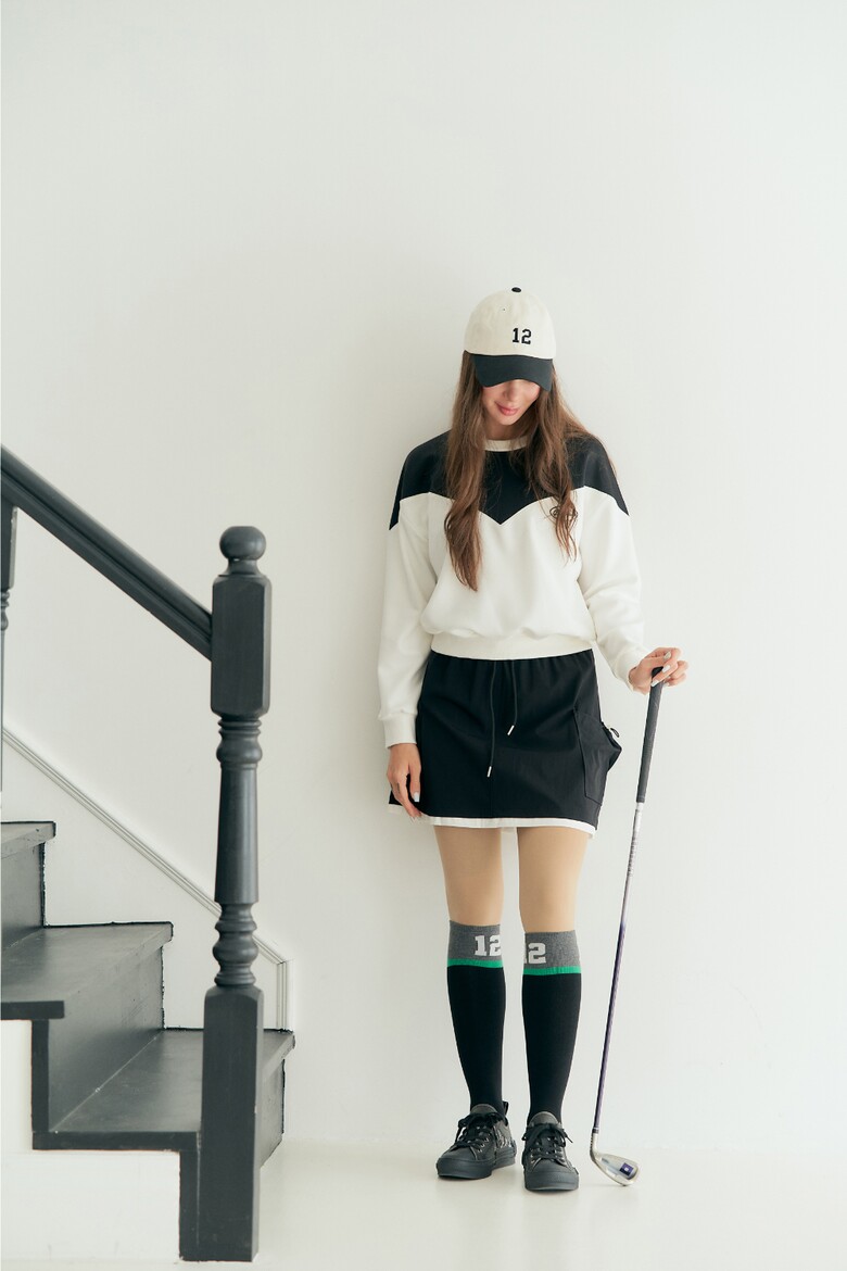 긴팔 티셔츠 모델 착용 이미지-S1L9