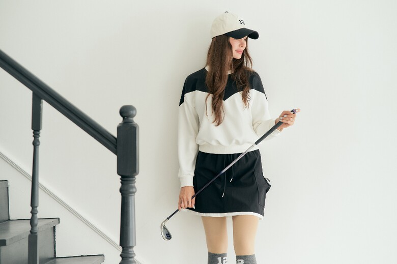 긴팔 티셔츠 모델 착용 이미지-S1L8