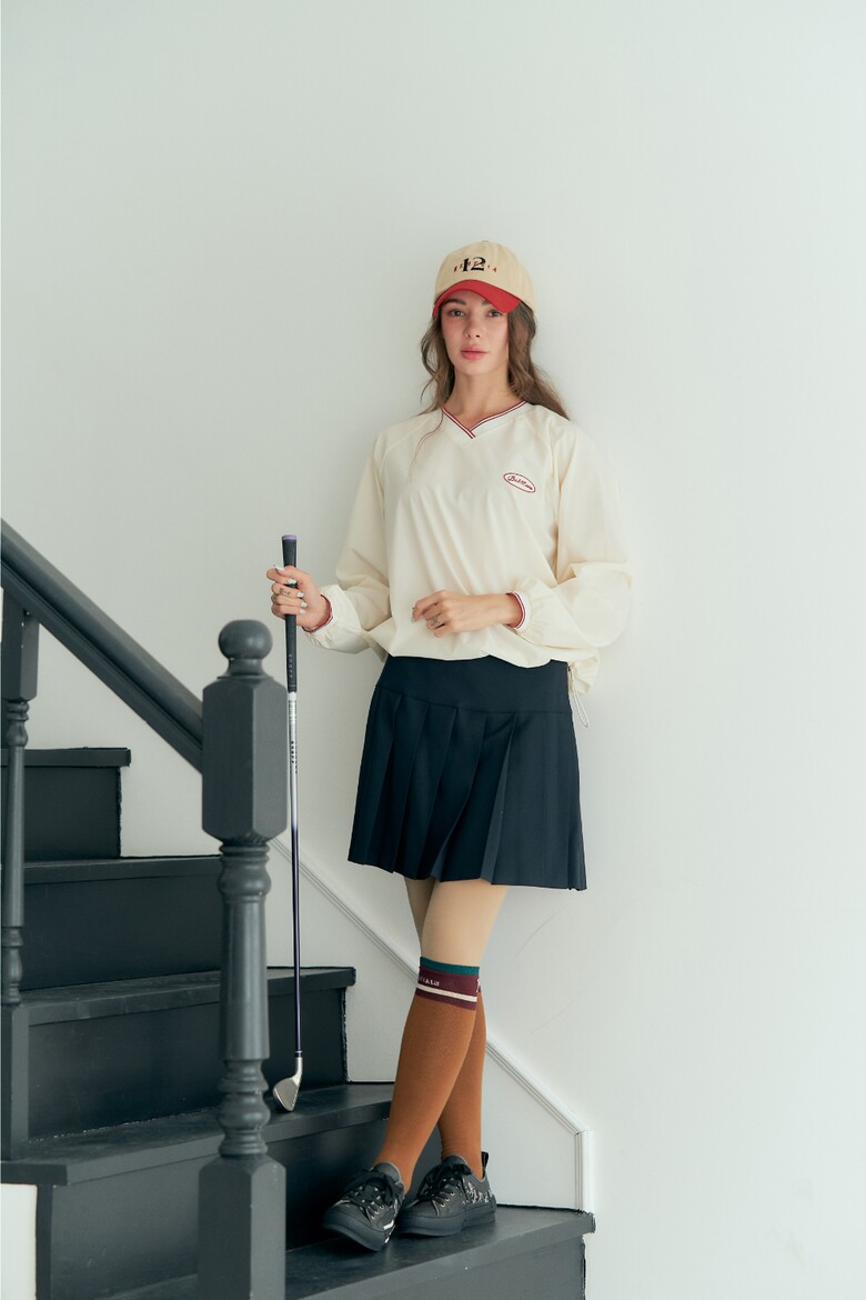 긴팔 티셔츠 모델 착용 이미지-S1L3