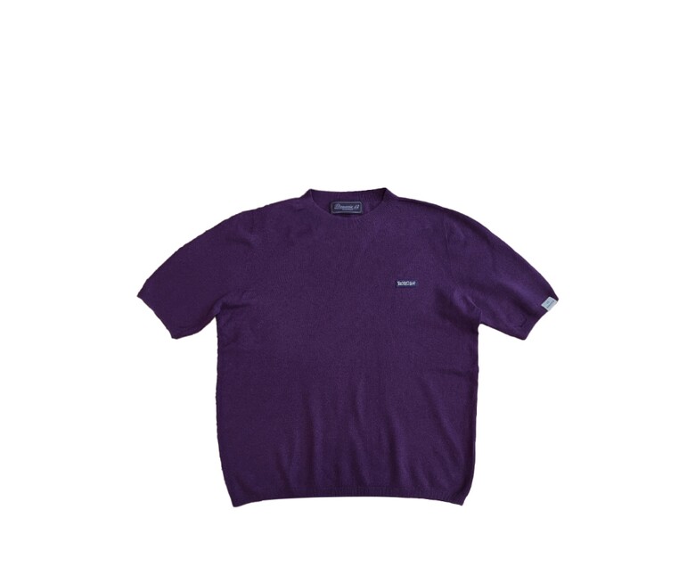 반팔 티셔츠 바이올렛 색상 이미지-S2L1