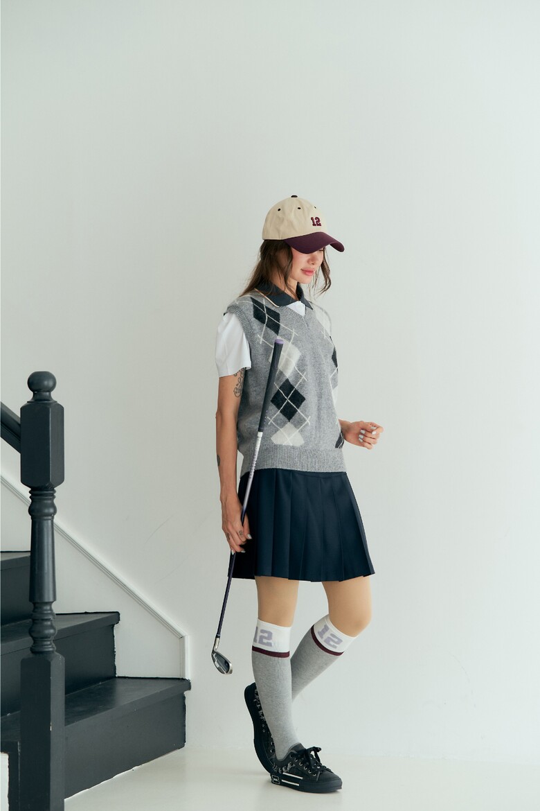 양말 모델 착용 이미지-S2L8