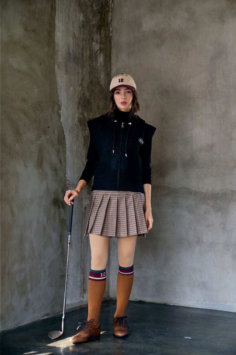 민소매 모델 착용 이미지-S1L14