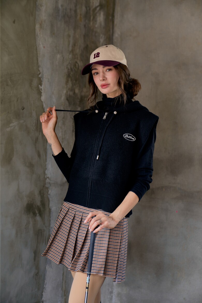 민소매 모델 착용 이미지-S1L9