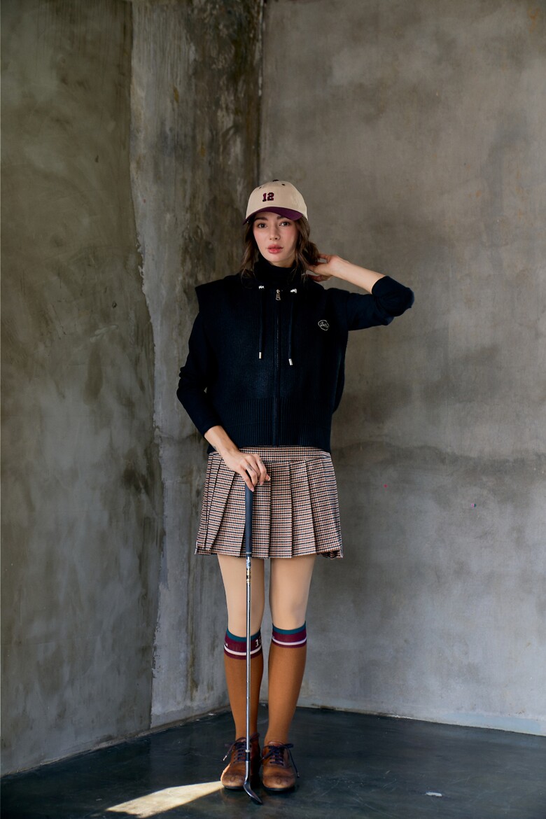 민소매 모델 착용 이미지-S1L15