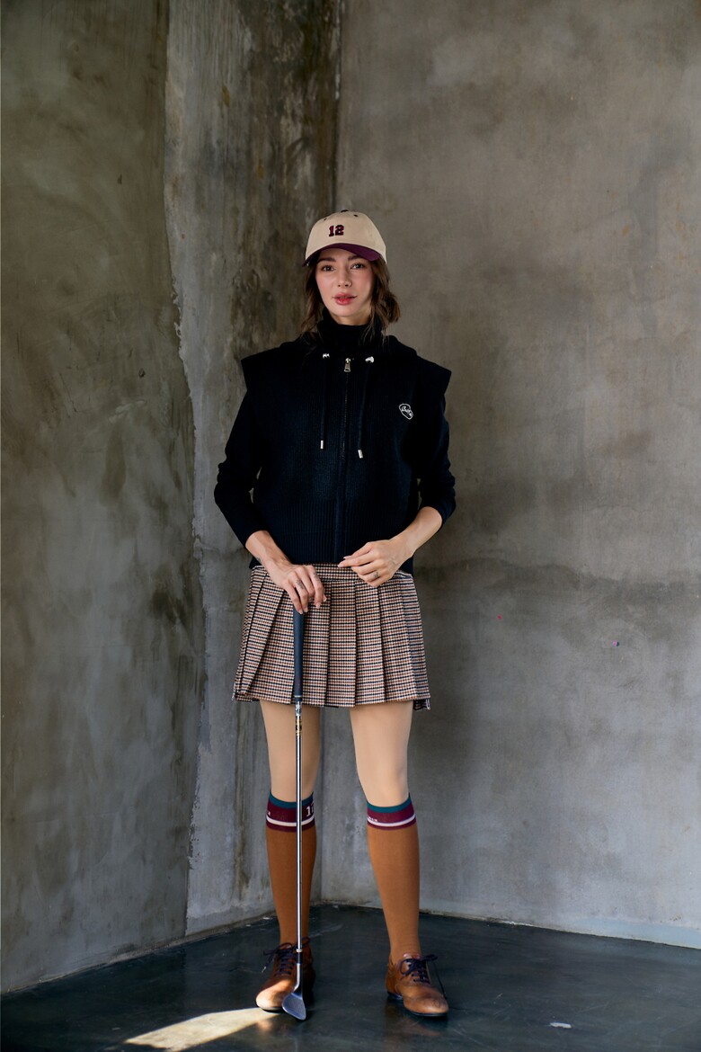 민소매 모델 착용 이미지-S1L24