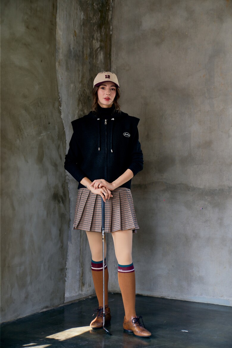 민소매 모델 착용 이미지-S1L16