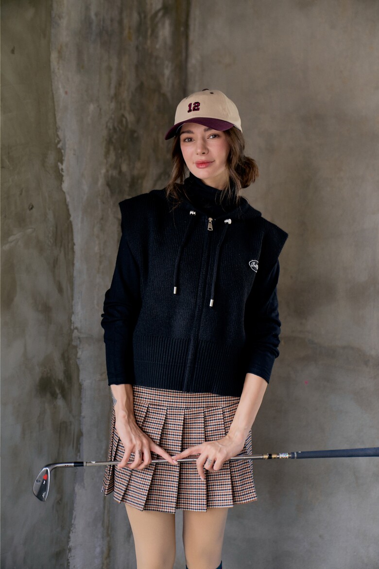 민소매 모델 착용 이미지-S1L3