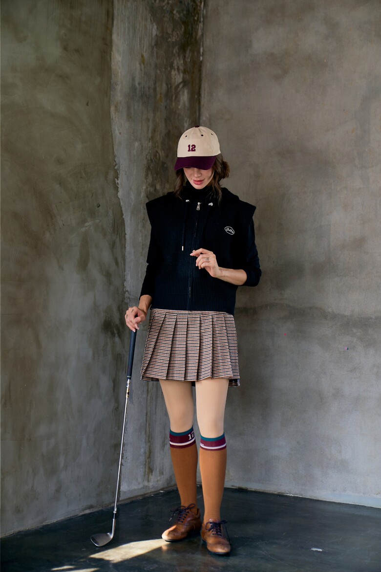 민소매 모델 착용 이미지-S1L11