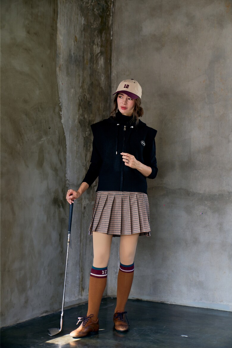 민소매 모델 착용 이미지-S1L12