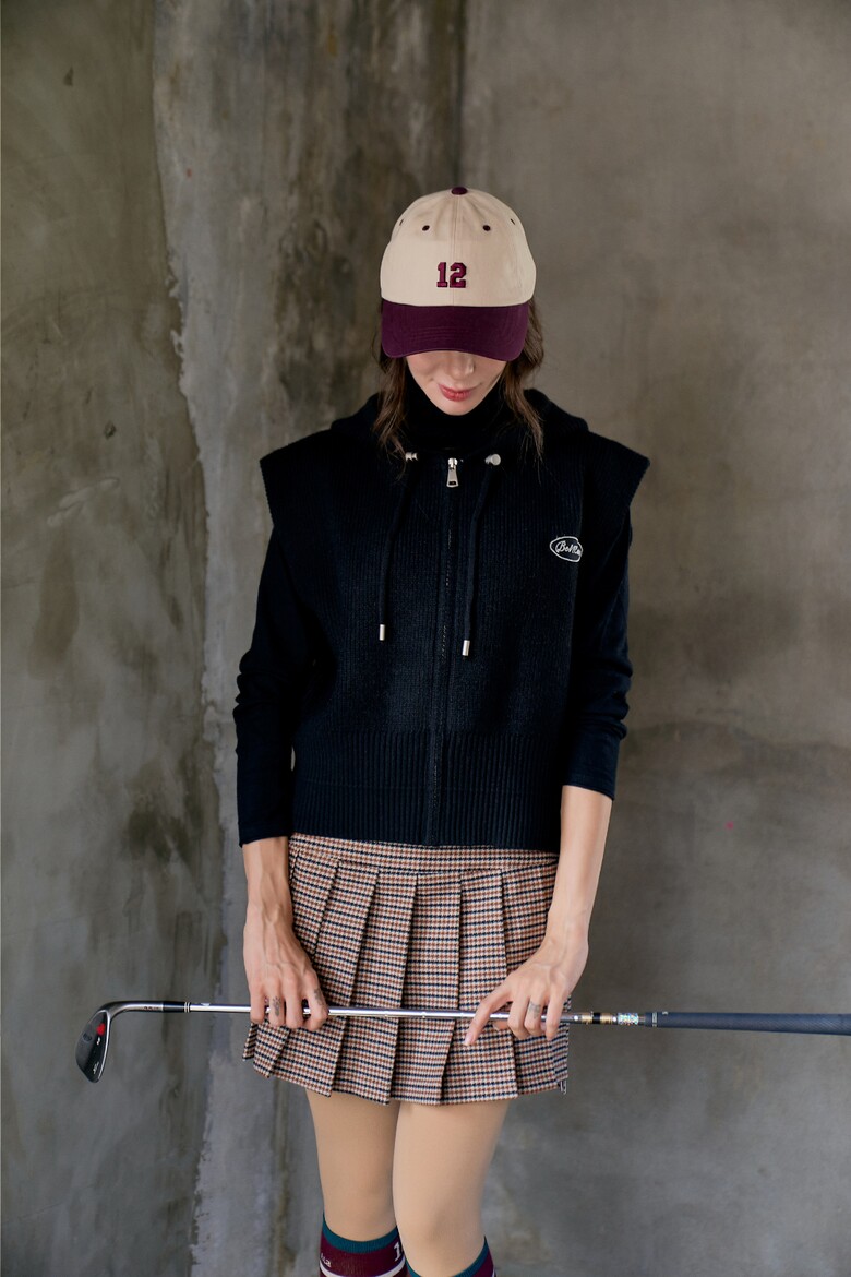 민소매 모델 착용 이미지-S1L4