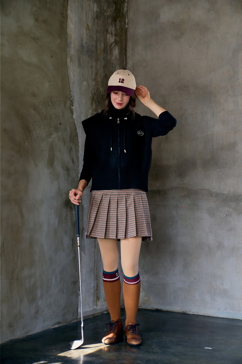 민소매 모델 착용 이미지-S1L26