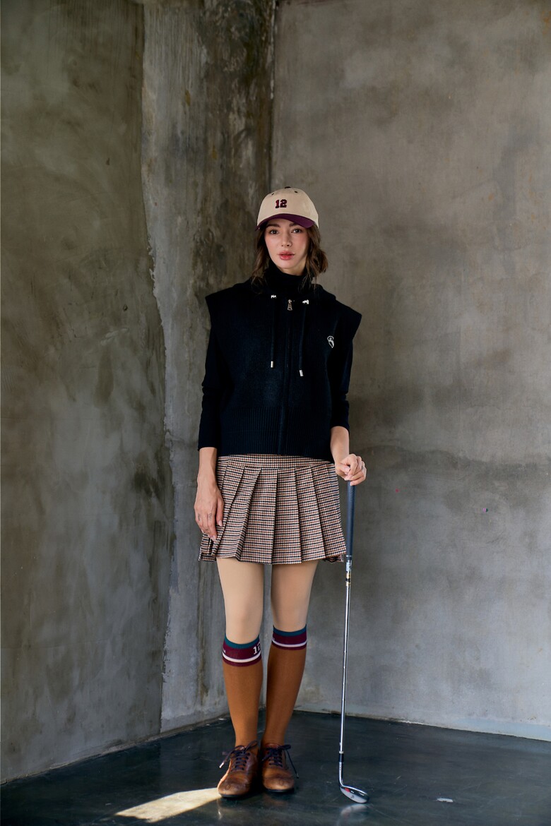 민소매 모델 착용 이미지-S1L18