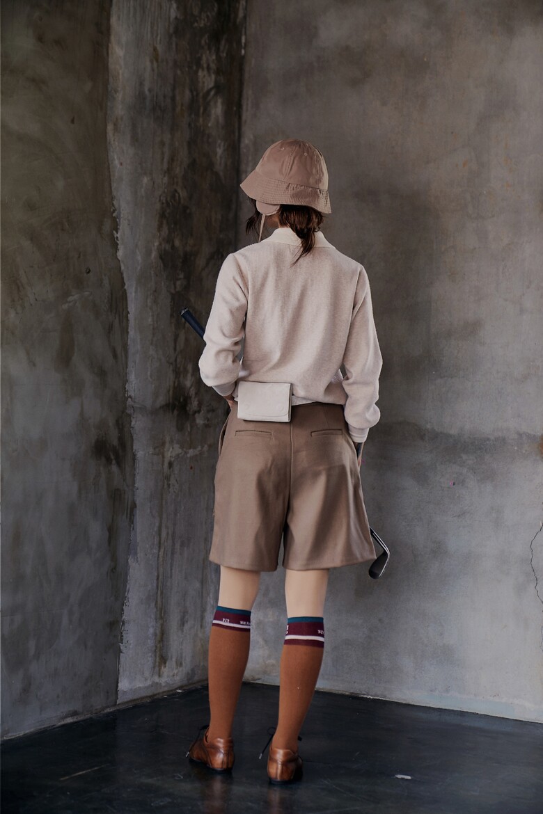 긴팔 티셔츠 모델 착용 이미지-S1L29