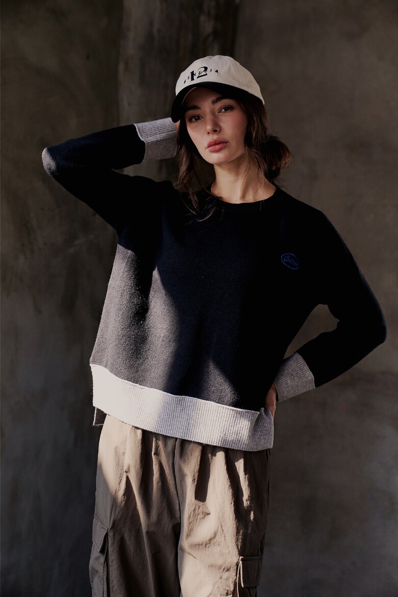 긴팔 티셔츠 모델 착용 이미지-S2L2