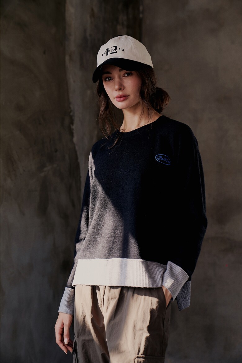 긴팔 티셔츠 모델 착용 이미지-S2L10