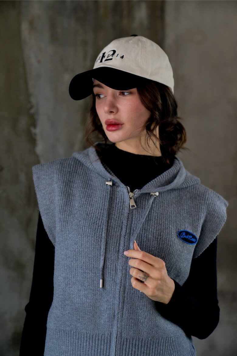 재킷 모델 착용 이미지-S1L4