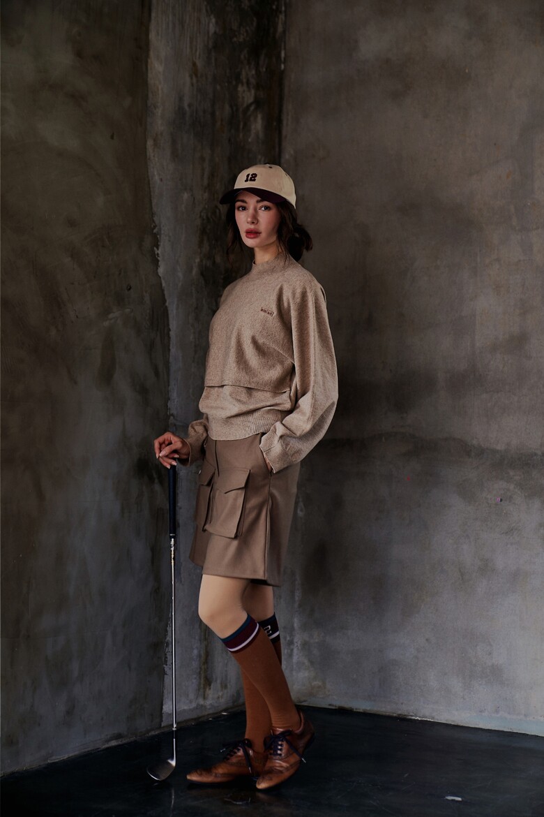 긴팔 티셔츠 모델 착용 이미지-S1L9