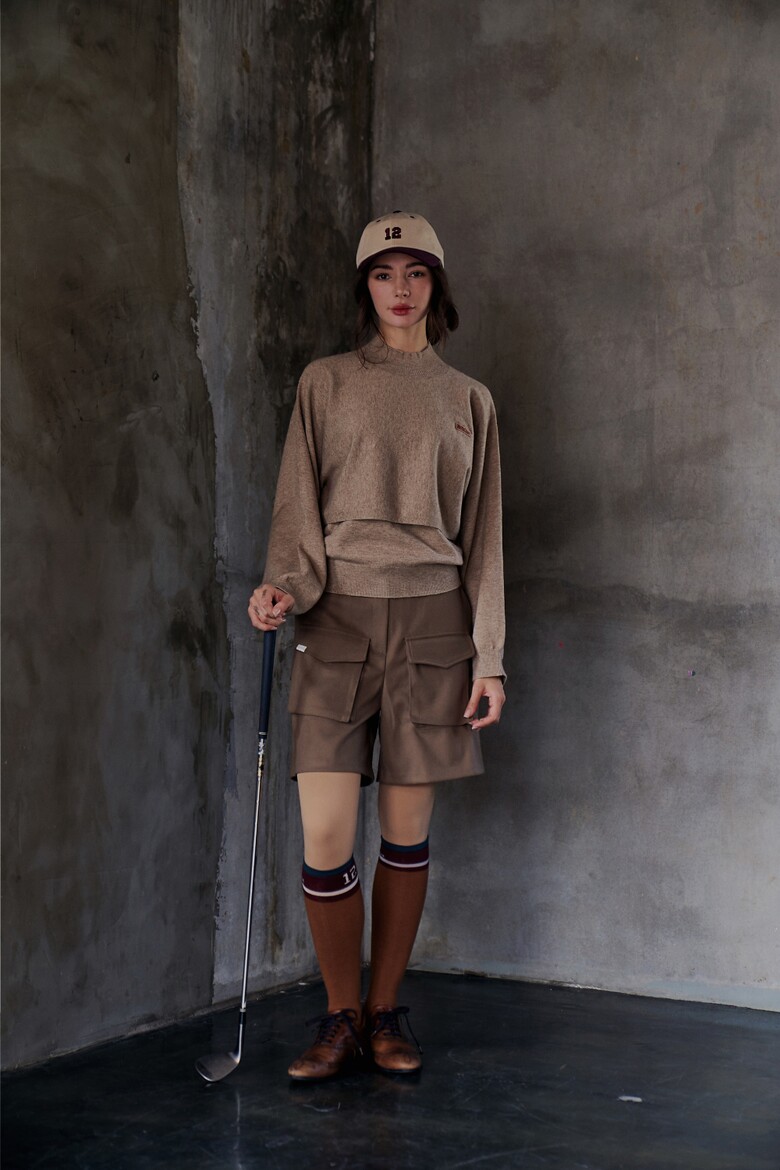 긴팔 티셔츠 모델 착용 이미지-S1L2