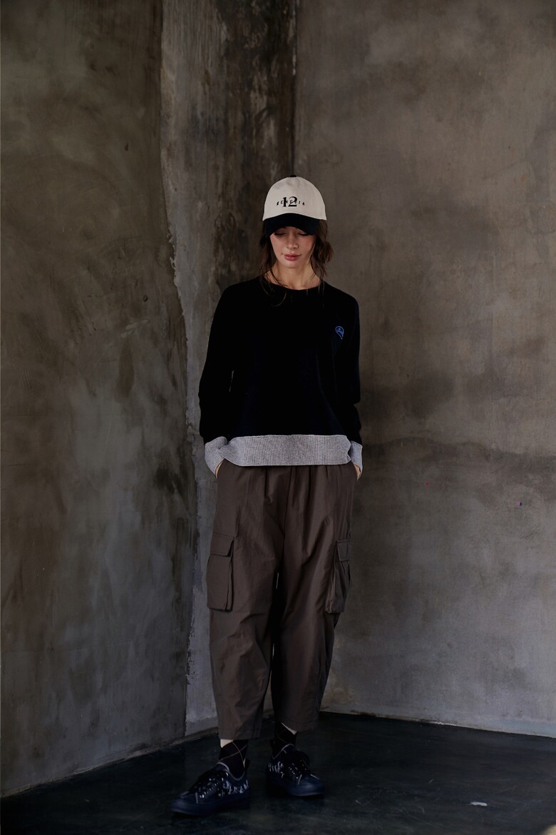 긴팔 티셔츠 모델 착용 이미지-S2L12