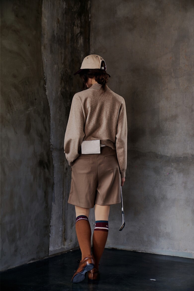 긴팔 티셔츠 모델 착용 이미지-S1L13