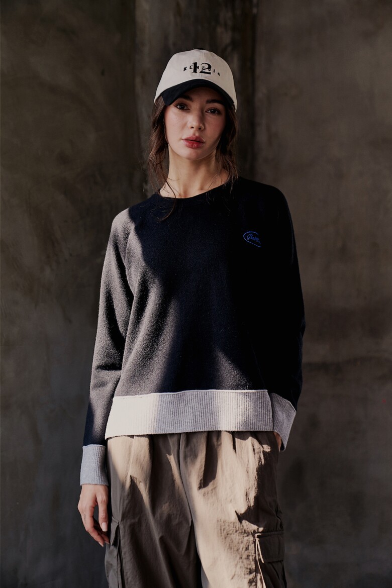 긴팔 티셔츠 모델 착용 이미지-S2L8