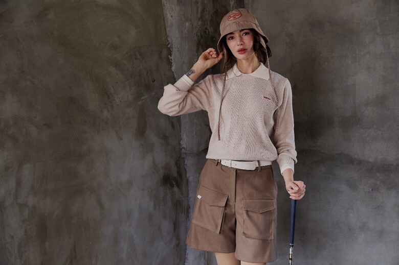 긴팔 티셔츠 모델 착용 이미지-S1L7