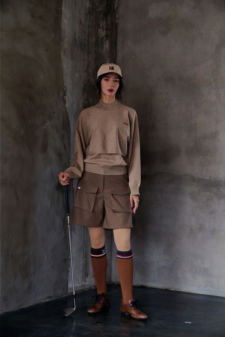 긴팔 티셔츠 모델 착용 이미지-S1L4