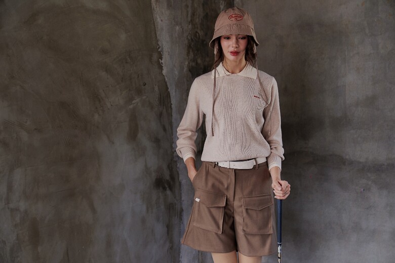 긴팔 티셔츠 모델 착용 이미지-S1L8