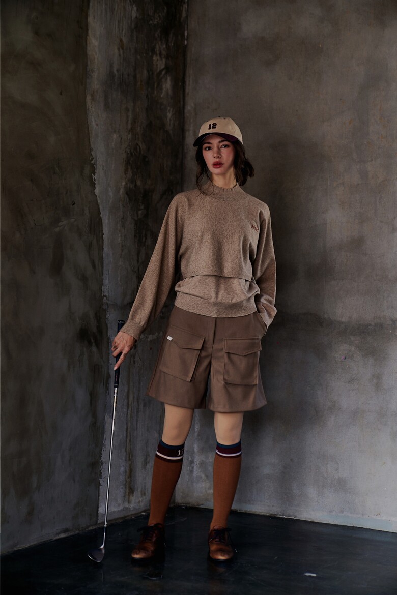 긴팔 티셔츠 모델 착용 이미지-S1L5