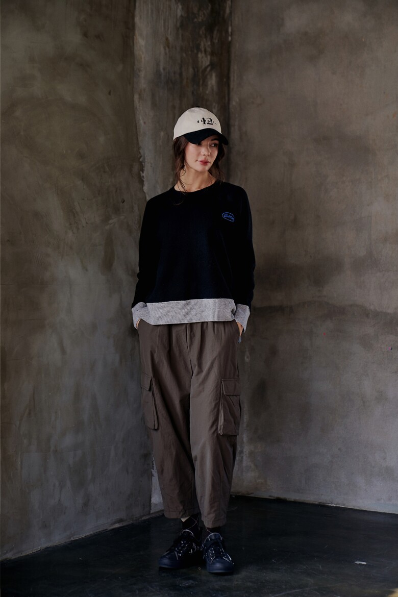 긴팔 티셔츠 모델 착용 이미지-S2L13