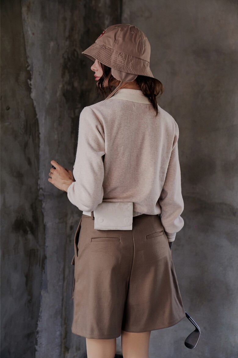 긴팔 티셔츠 모델 착용 이미지-S1L10