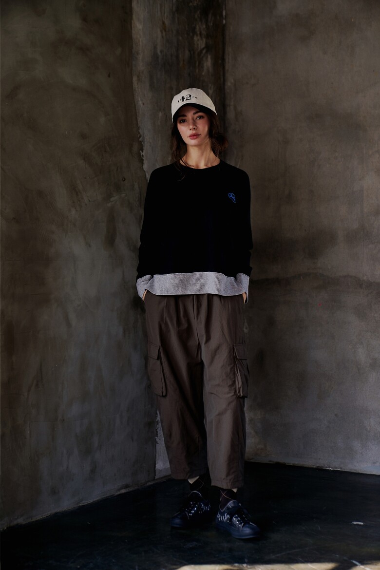 긴팔 티셔츠 모델 착용 이미지-S2L22