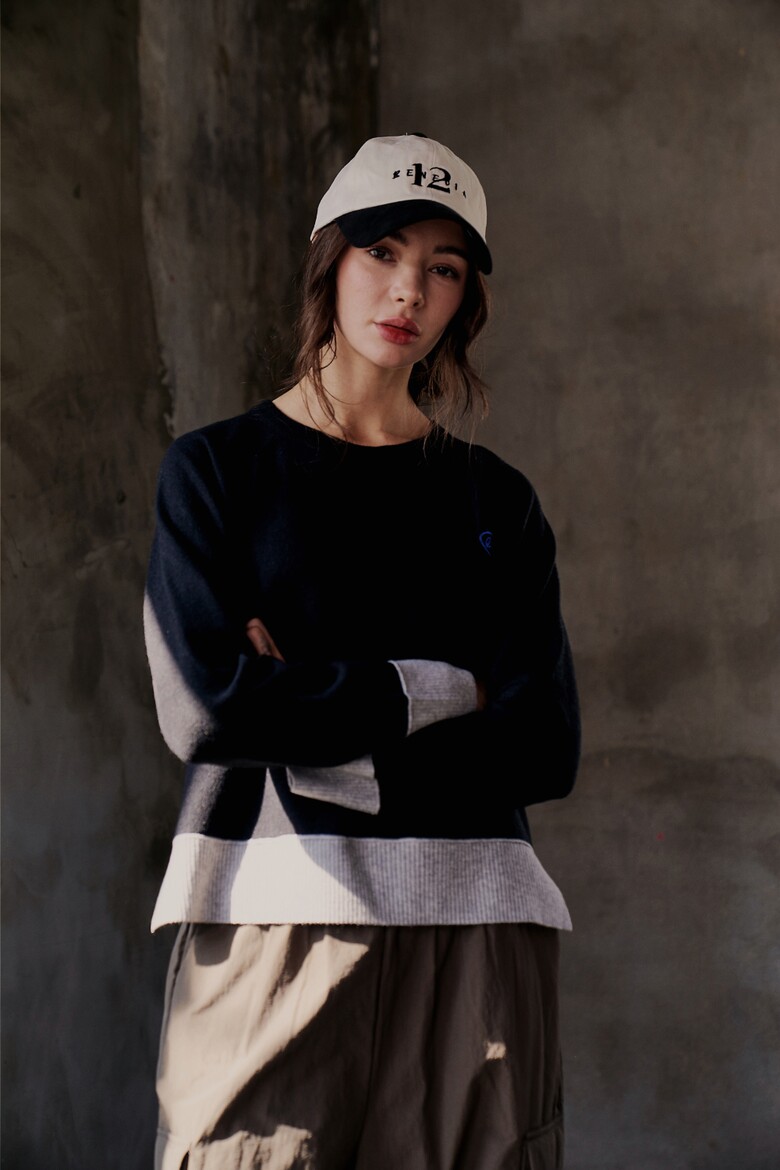 긴팔 티셔츠 모델 착용 이미지-S2L7