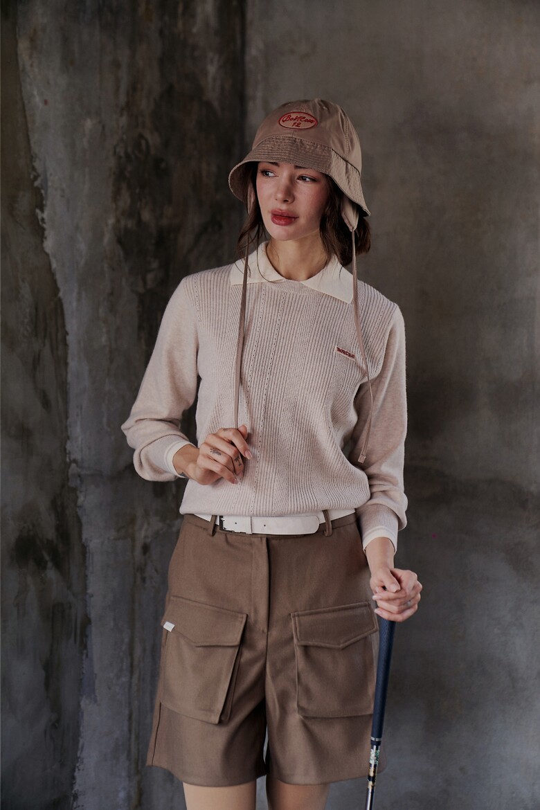 긴팔 티셔츠 모델 착용 이미지-S1L4